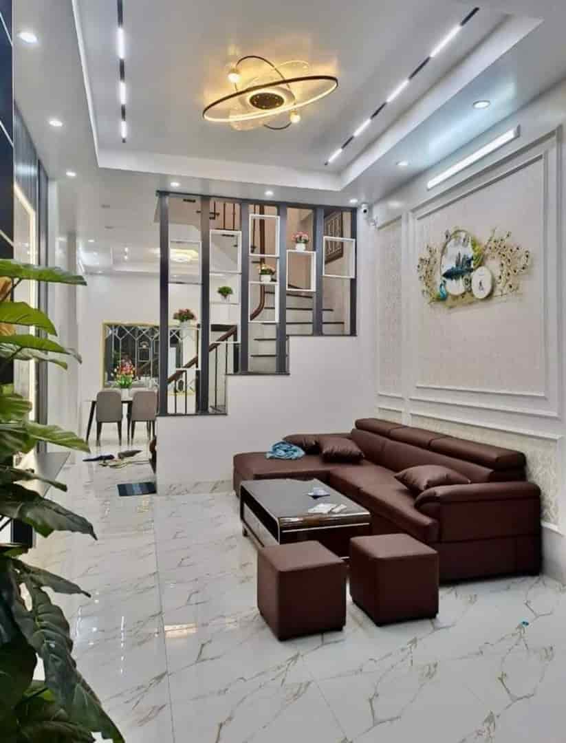 Bán nhà đẹp, Dương Quảng Hàm, 52m2, 5T, giá 7.2 tỷ, kinh doanh, ô tô đỗ cửa