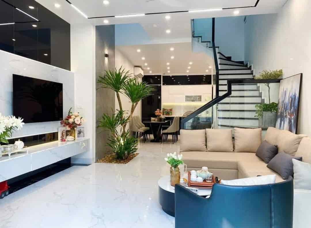 Nhà đẹp, Nguyễn Văn Huyên, 69m2, 5T, giá 7.9 tỷ, kinh doanh, ô tô đỗ cửa