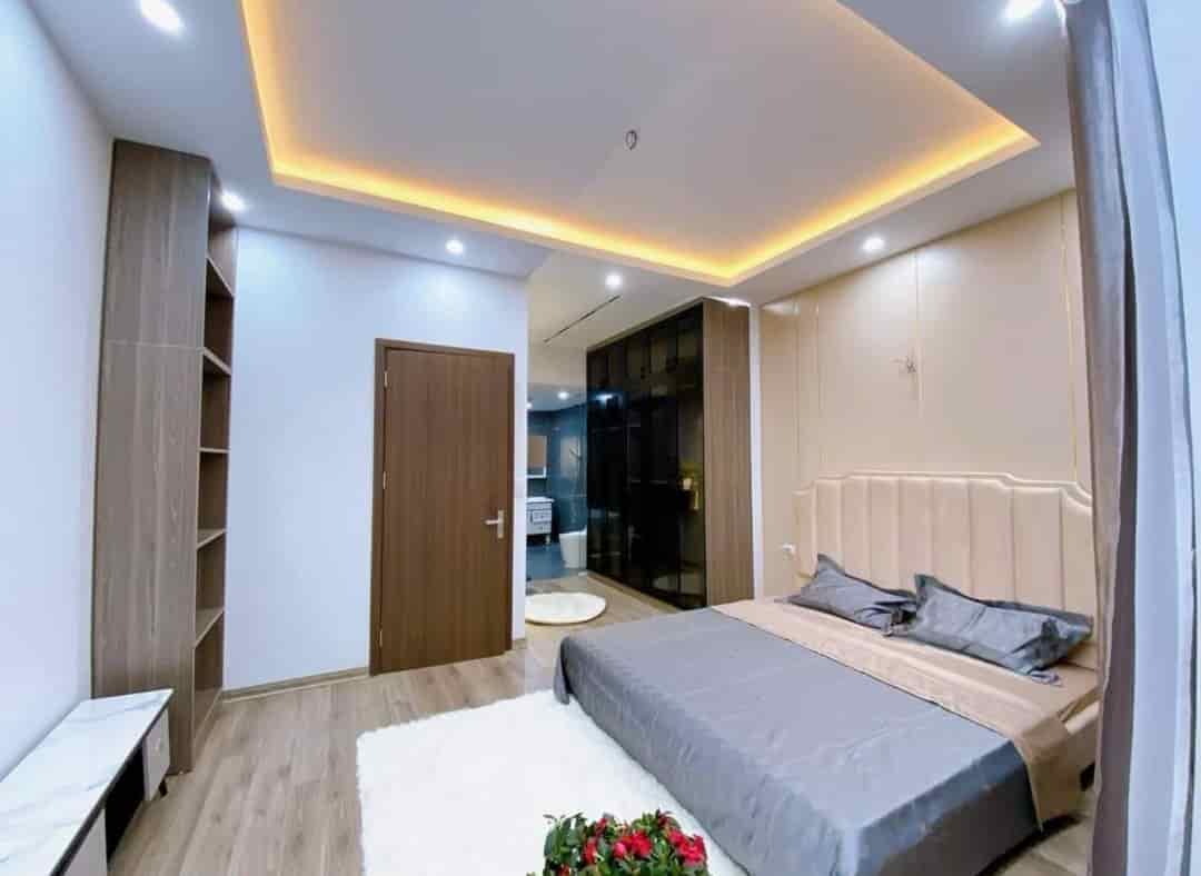 Nhà đẹp, Nguyễn Văn Huyên, 69m2, 5T, giá 7.9 tỷ, kinh doanh, ô tô đỗ cửa