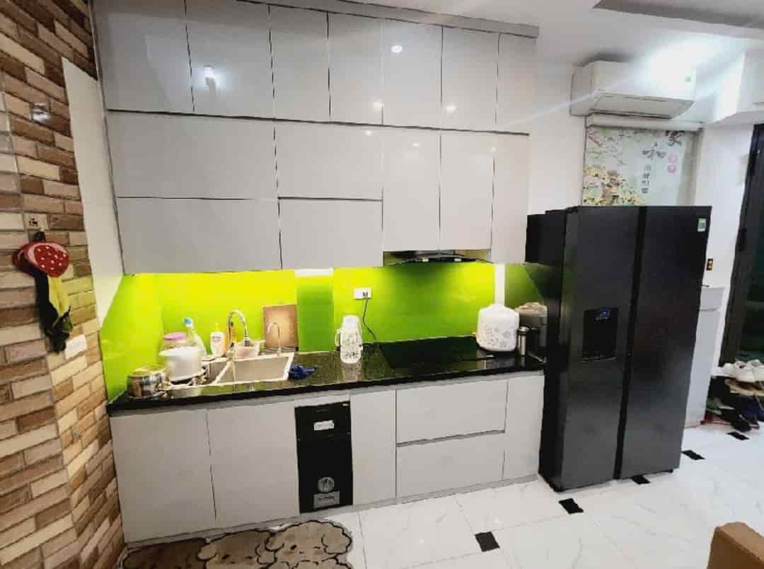 Bán nhà đẹp, Lô góc, phố Nguyễn Khang, 32m2, 5 Tầng, giá 5.8 tỷ, full nội thất.