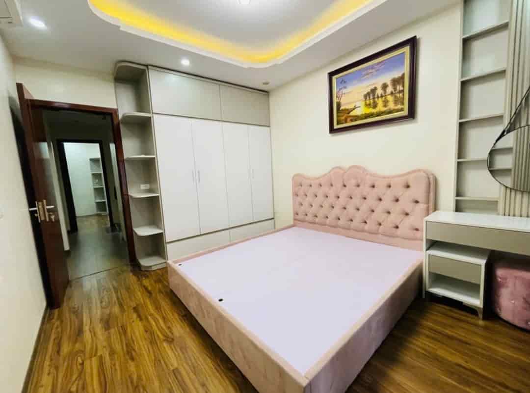 Nhà mới đẹp, 2 thoáng, phố Dịch Vọng, 38m2, 5t, 6n, giá 7.8 tỷ, ô tô đỗ cửa