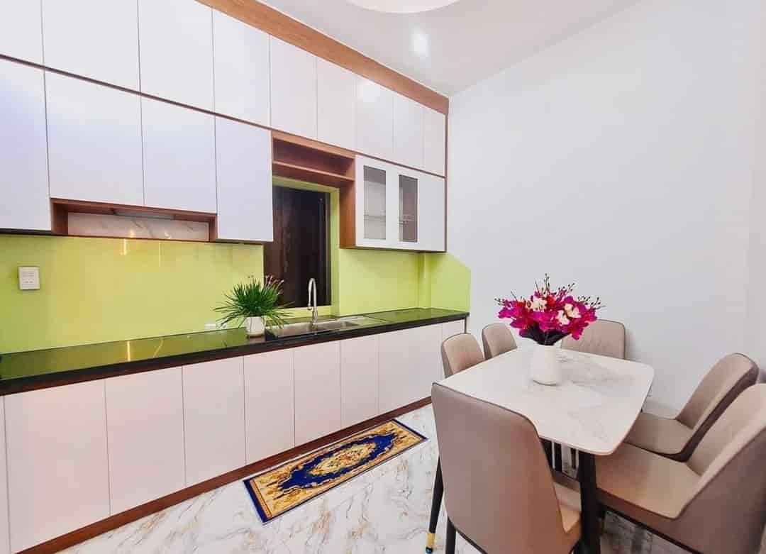 Nhà đẹp, lô góc, phố Yên Hoà, 34m2, 5T, giá 5.899 tỷ, kinh doanh