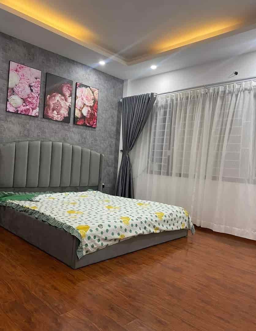 Nhà đẹp, lô góc, phố Yên Hoà, 34m2, 5T, giá 5.899 tỷ, kinh doanh