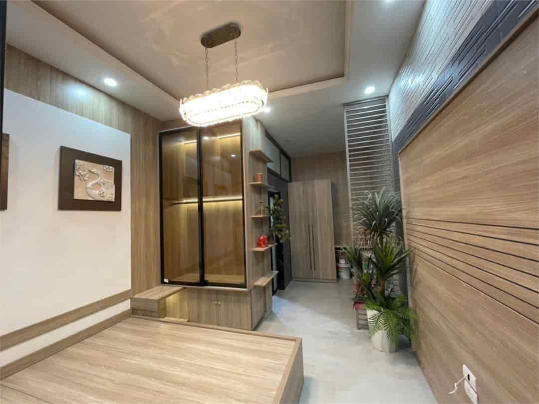 Bán nhà Hoàng Như Tiếp, Long Biên, nhà đẹp ở ngay, 42m2, giá 5.8 tỷ