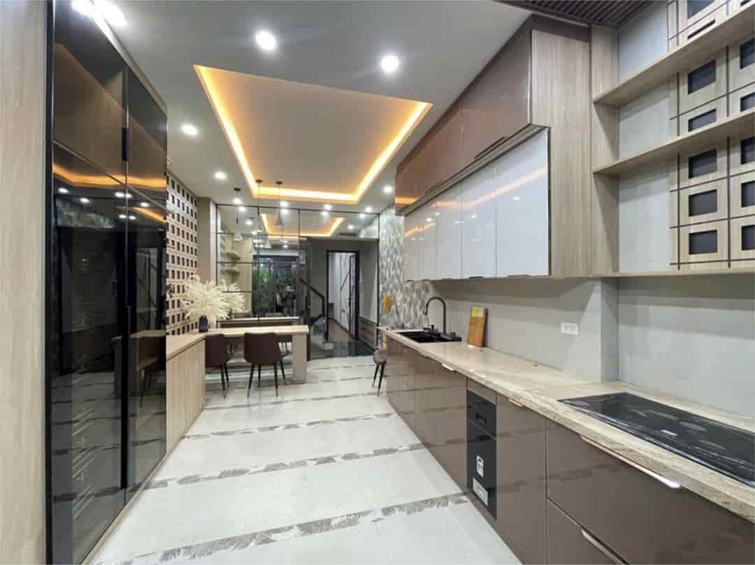 Bán nhà Hoàng Như Tiếp, Long Biên, nhà đẹp ở ngay, 42m2, giá 5.8 tỷ