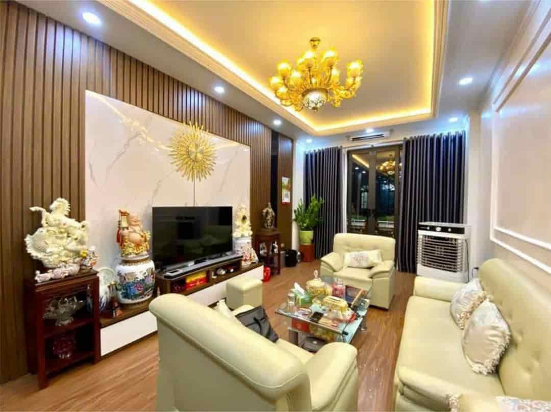 Bán nhà Hồng Tiến, Long Biên, ô tô đỗ cửa, vào nhà, 40m2 giá 7.3 tỷ