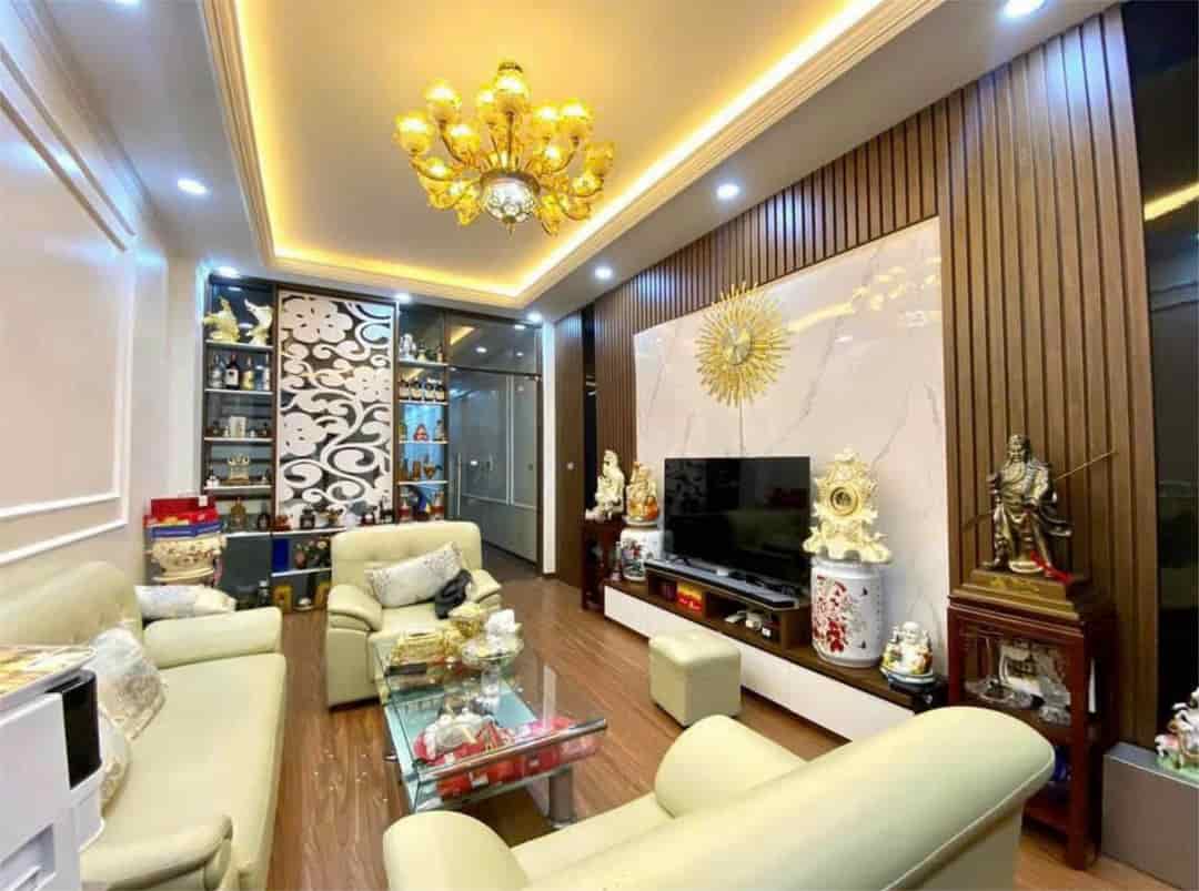 Bán nhà Hồng Tiến, Long Biên, ô tô đỗ cửa, vào nhà, 40m2 giá 7.3 tỷ