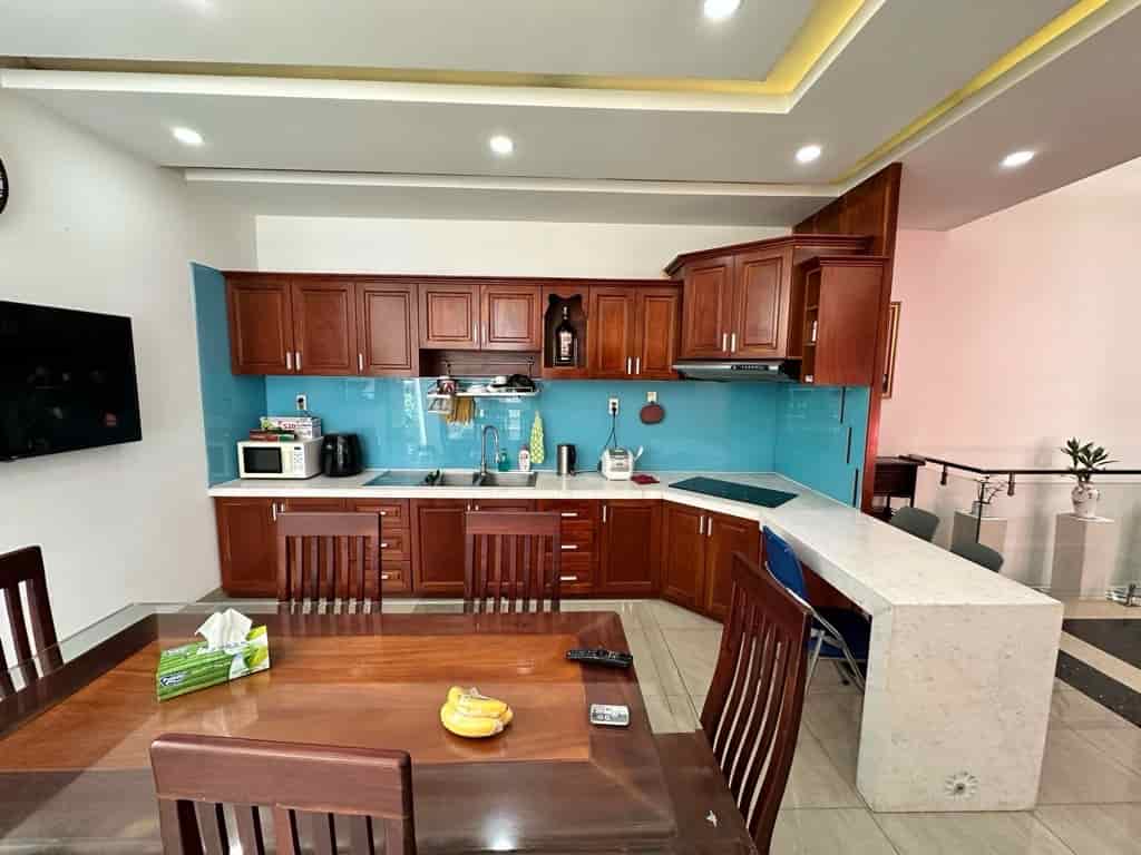 Bán nhà Bàu Cát, 5 tầng, tặng nội thất cao cấp, 75m2 ngang 5m, chỉ 8 tỷ