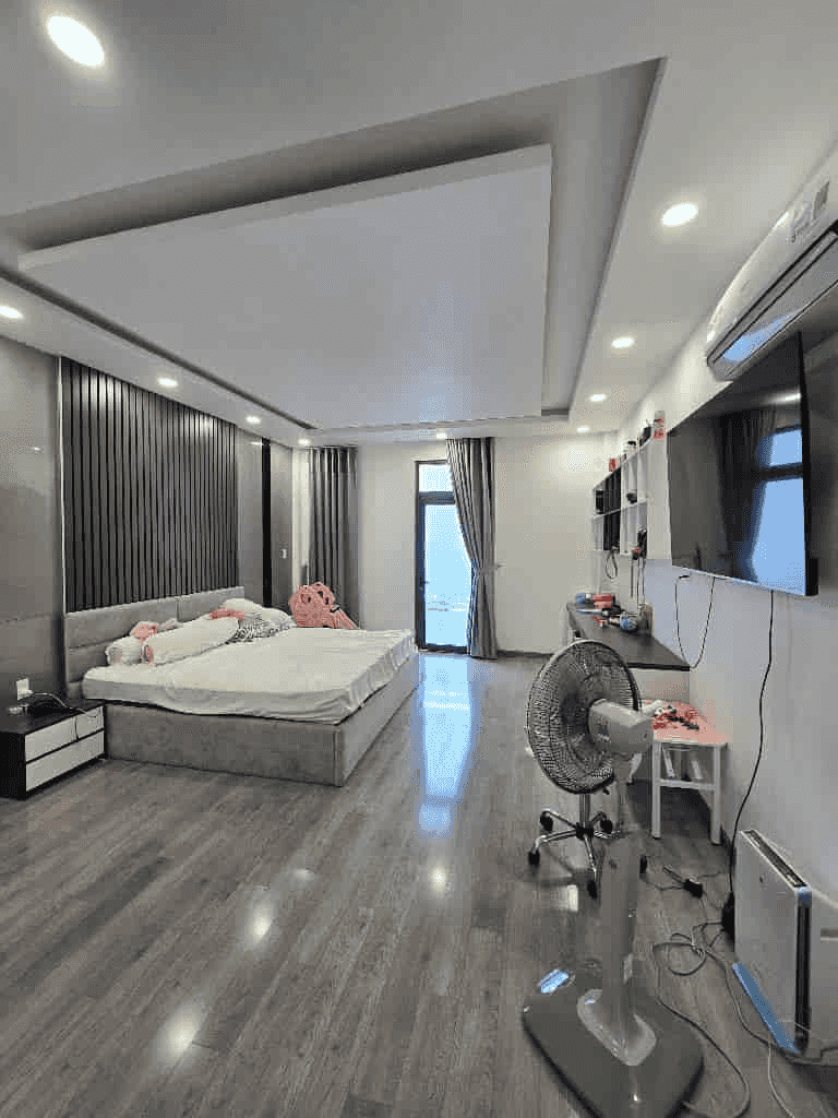 Bán nhà Nguyễn Hồng Đào, khu vip Bàu Cát, nội thất cao cấp, 84m2 ngang 6m, vuông vức, nhà 5 tầng cực đẹp