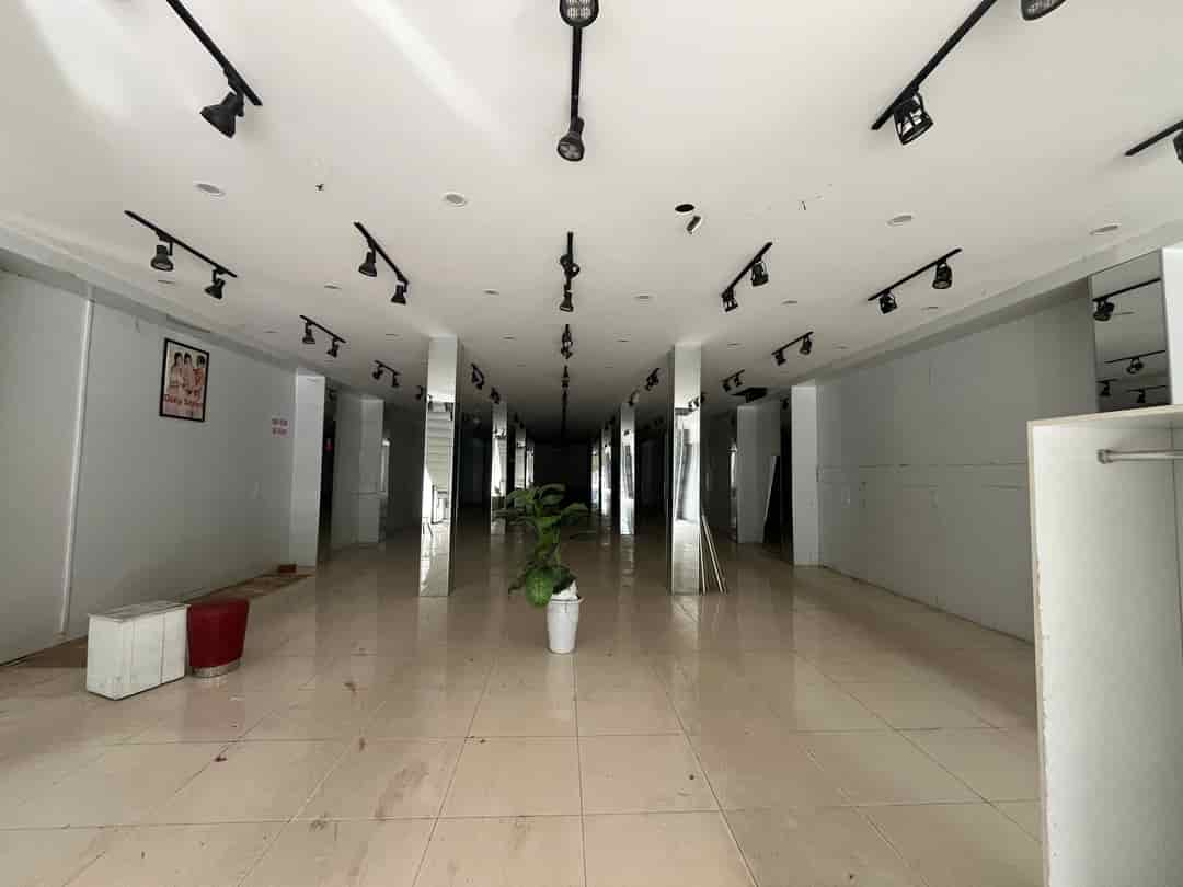 Cho thuê mặt bằng đường Bà Triệu, 350m², vị trí đắc địa, phù hợp thương hiệu lớn