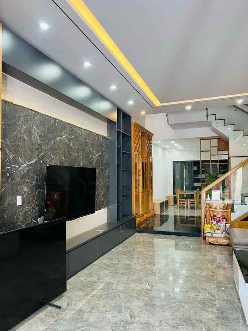 Bán nhà mới keng 3 tầng hiện đại full nội thất sau lưng Nguyễn Phước Lan, Hoà Xuân