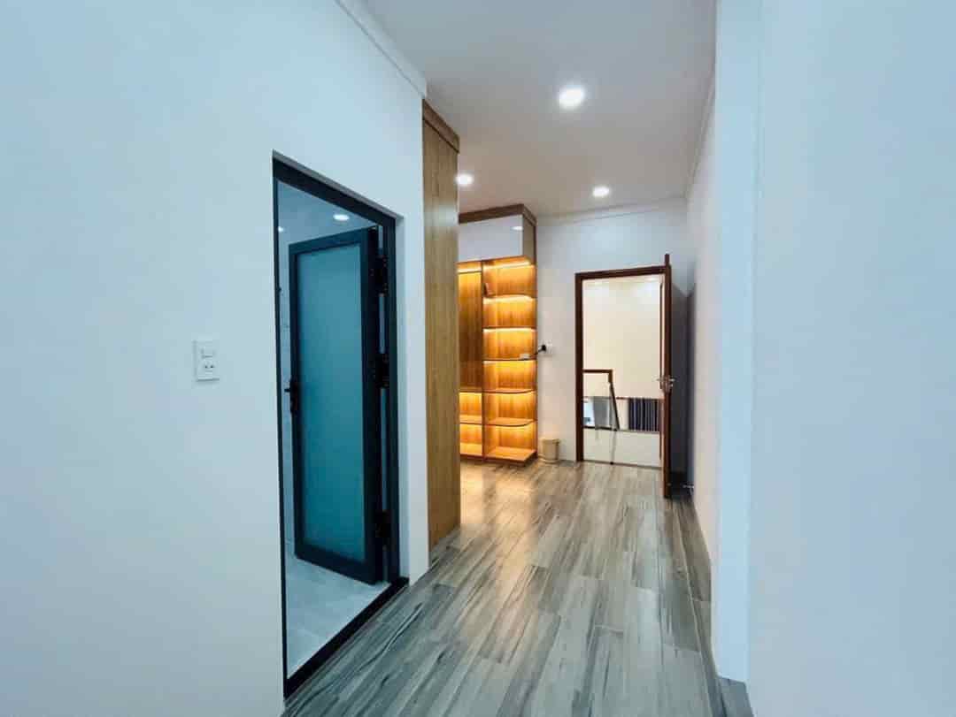 Bán 2ty050 MT Cống Quỳnh, Quận 1 SHR DT 70m2, đang có hợp đồng cho thuê 19tr/tháng