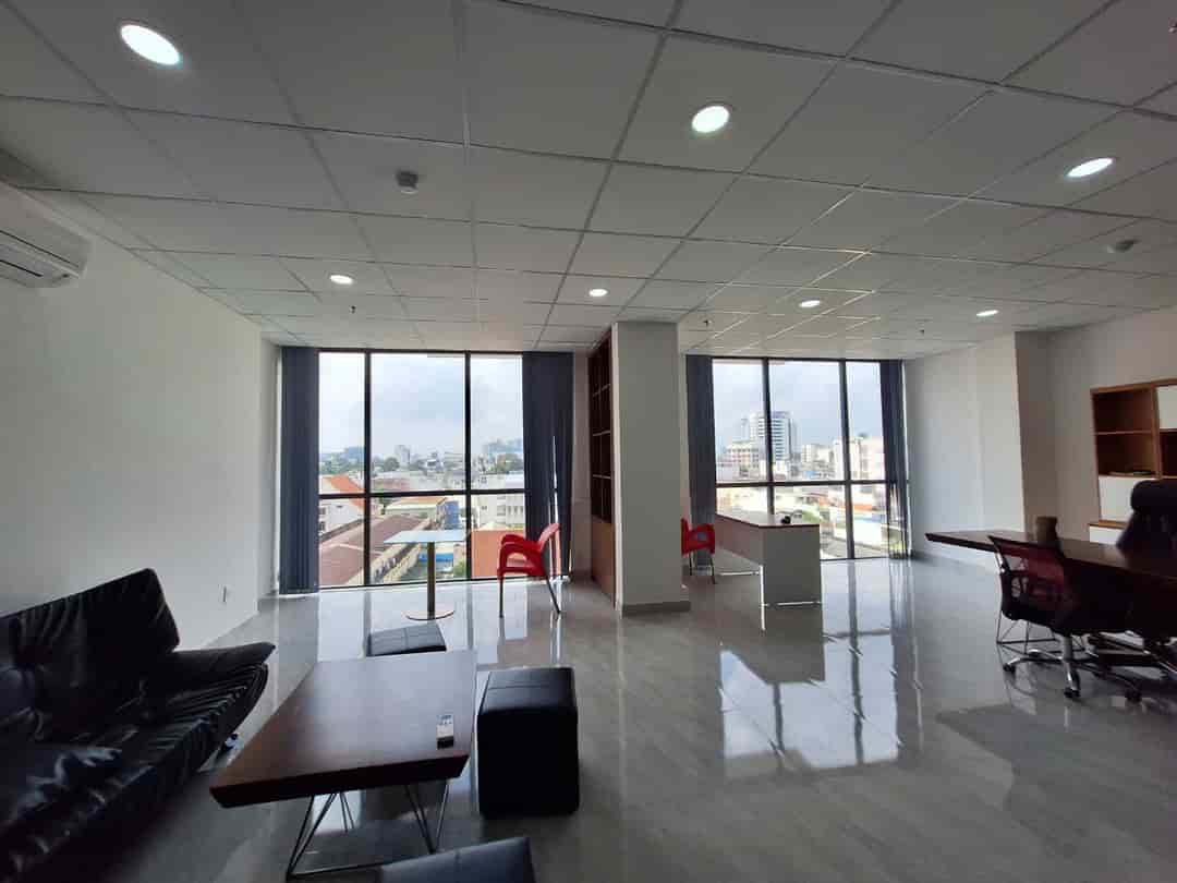 Chính chủ cho thuê văn phòng 145m2 tầng cao view nhà thờ Tân Định