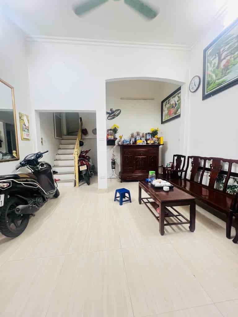 Kim Giang 35m2, ngõ ba gác, 5 tầng, giá hơn 5 tỷ