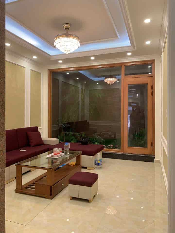 Chủ nhà nợ 3 tỷ bán nhà ở Cầu Giấy, 40m2, ô tô đỗ cửa