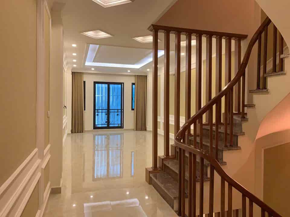 Chủ nợ 5 tỷ, bán nhà Kim Mã, 45m2, 5 tầng, 10m ra phố