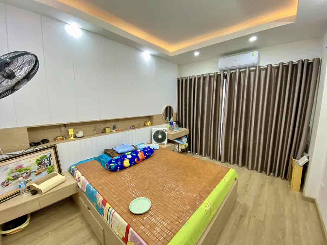 Bán nhà Đội Cấn, 40m2, 5 tầng