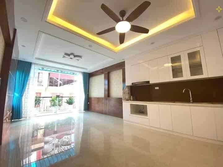 Bán nhà phố Phùng Chí Kiên, 80m2, 7 tầng, mặt tiền 8m, oo tô qua nhà, thang máy