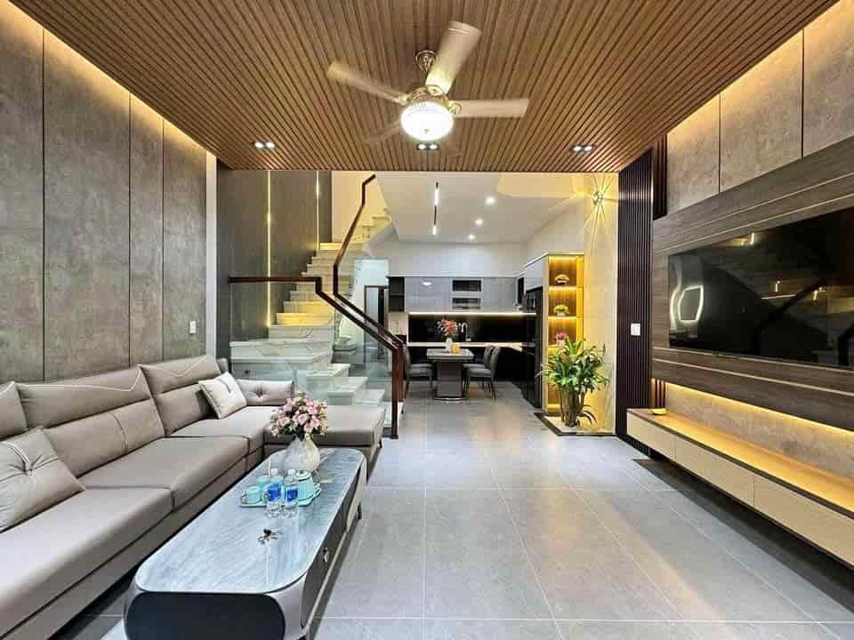 Bán nhà Dương Quảng Hàm, 45m2, ngõ thông, 50m ra phố, oto qua nhà