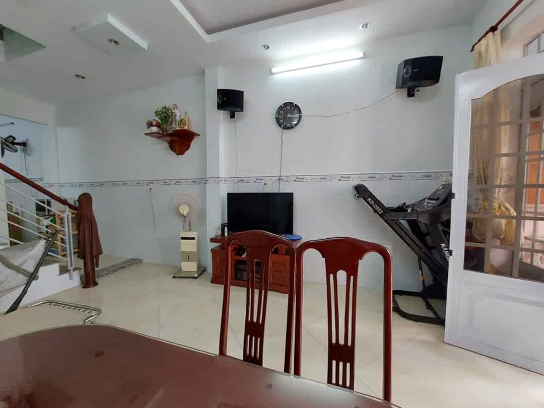 Bán nhà Tân Bình, 80m2 lô góc, ở ngay, chỉ nhỉnh 6 tỷ