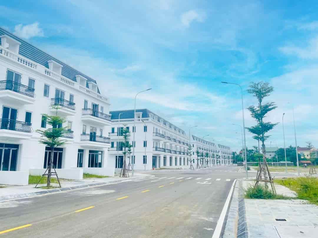 Bán 1100m2 có 200m2 thổ cư, còn lại là đất vườn tại Phú Thành, Lạc Thuỷ, Hoà Bình giá chỉ 4,2tr/m2