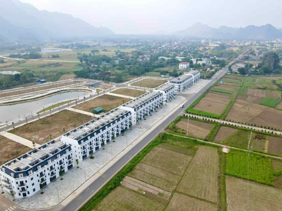 Bán 1100m2 có 200m2 thổ cư, còn lại là đất vườn tại Phú Thành, Lạc Thuỷ, Hoà Bình giá chỉ 4,2tr/m2