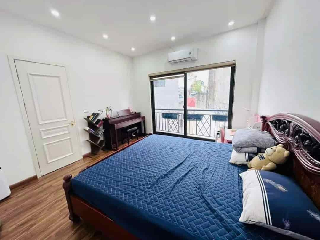 Phố vip Văn Cao, vài bước ra Hồ Tây, mới đẹp full nội thất, 30m2, 5 tầng