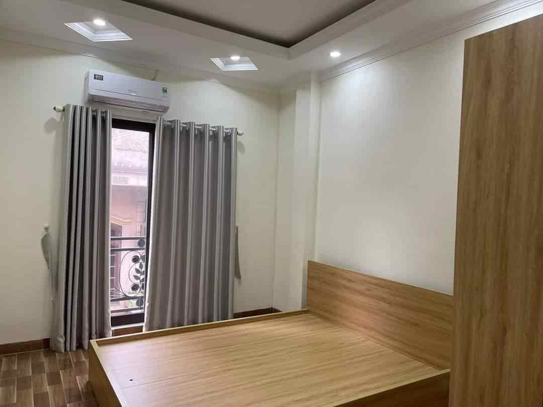 Bán nhà 5 tầng, diện tích 40m2 , giá 8.2 tỷ quận Cầu Giấy ngõ nông ô tô tránh 30m