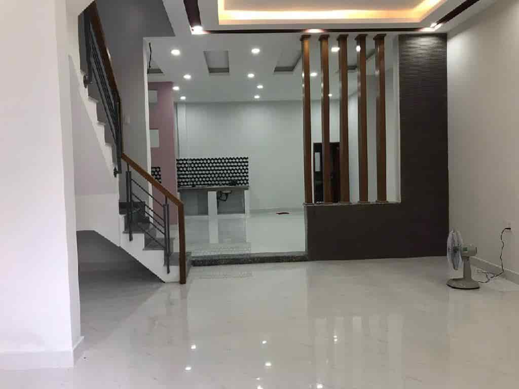 Bán căn nhà Phạm Văn Hai, Tân Bình, xe hơi ngủ trong nhà, 80m2, 3 tầng,
nhỉnh 11 tỷ