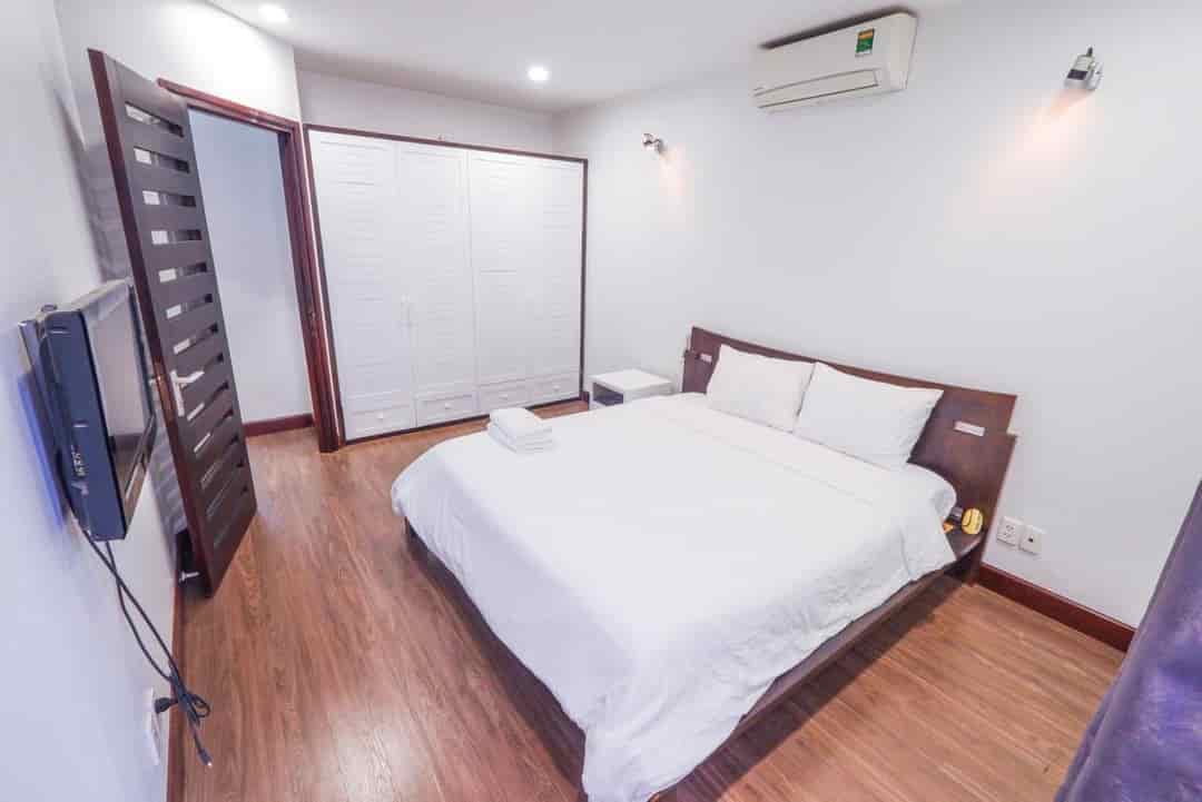 Bán nhà mặt ngõ 5 tầng, 6 tỷ 4, 32m2 tại phố Hào Nam, Cát Linh, phường Ô Chợ Dừa vị trí hiếm, nhà mới sửa