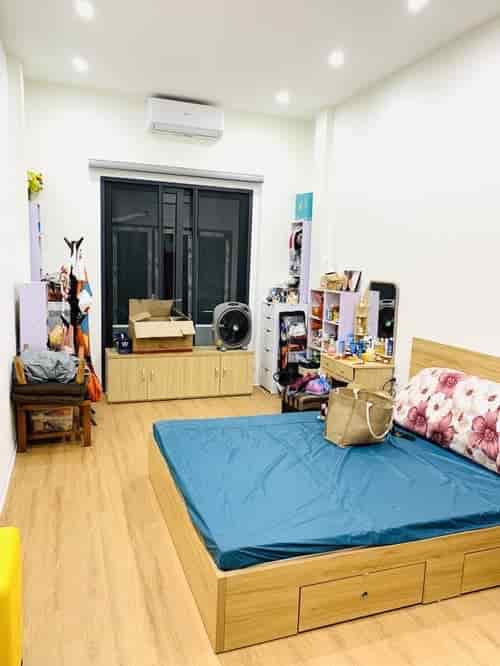 Bán nhà gần cột cờ Hà Nội, DT 60m2, MT 3.5m, thang máy, phù hợp làm văn phòng, homestay, giá 12.8 tỷ