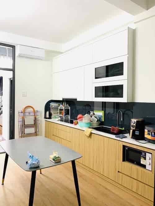 Bán nhà gần cột cờ Hà Nội, DT 60m2, MT 3.5m, thang máy, phù hợp làm văn phòng, homestay, giá 12.8 tỷ