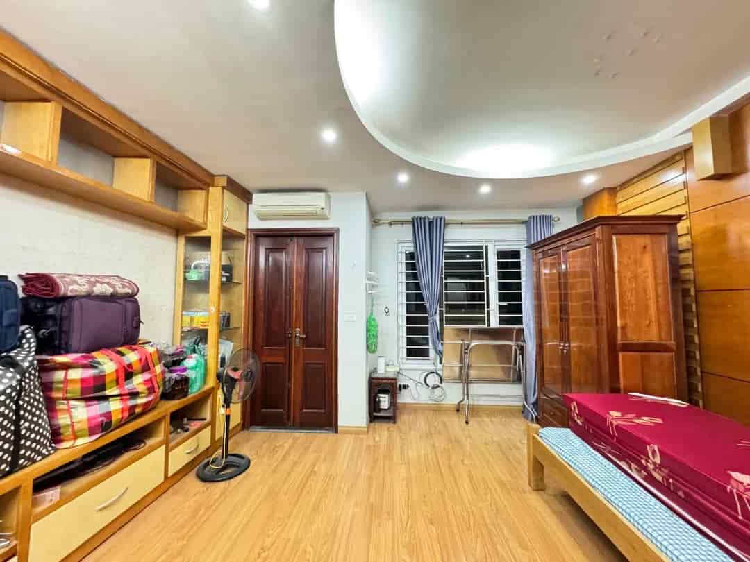 Chuyển đổi lên cc bán nhà đất Dương Quảng Hàm, 35m2, 6 tầng, MT rộng, lắp được thang máy, giá gần 10 tỷ