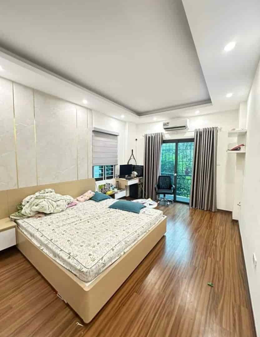 Bán nhà mới đẹp, Lạc Long Quân, Cầu Giấy, 50m2, 5T, giá 6.3 tỷ, ô tô đỗ cổng.