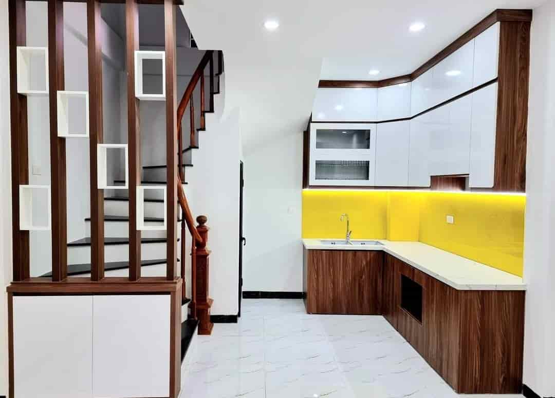 Bán nhà 2 mặt thoáng sáng, phố Quan Hoa, 35m2, 5 tầng, giá chỉ 6.75 tỷ