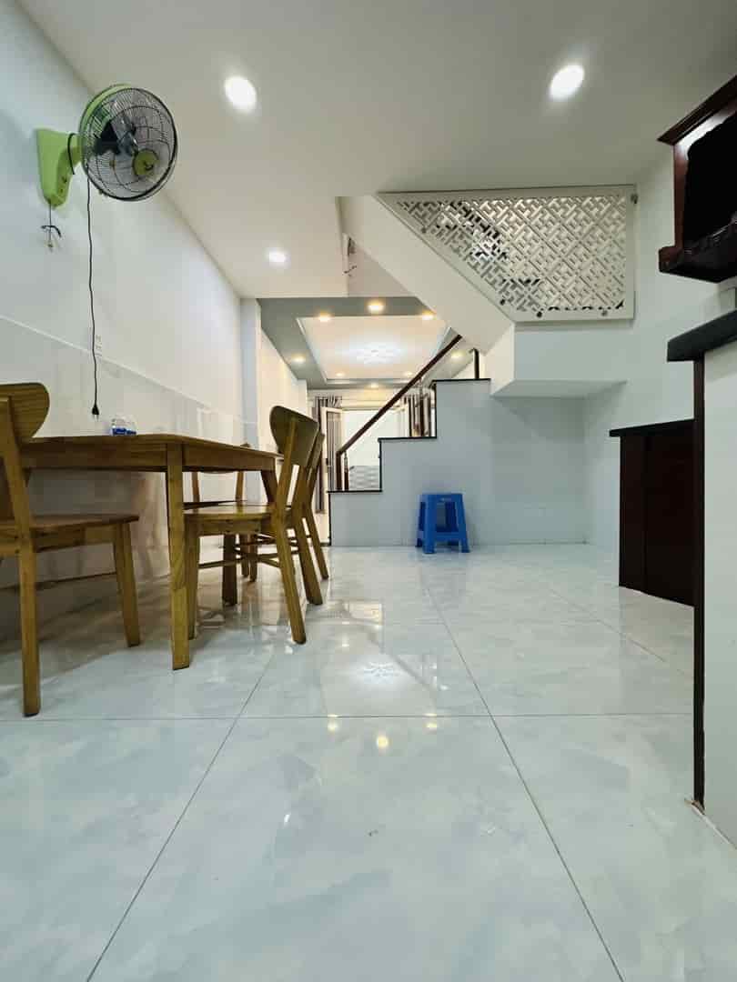 Bán nhà Bình Thạnh, 45m2, nở hậu, hẻm thông, chỉ 4 tỷ lẻ