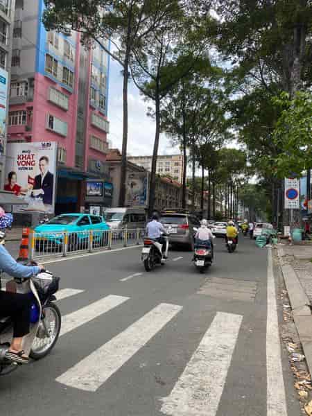 Bán nhà căn góc Nguyễn Thị Minh Khai trung tâm Q.3, 2 tầng gần 3 tỷ, nhà đẹp ở ngay