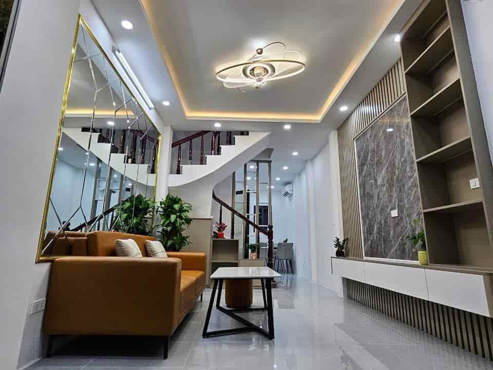 Bán nhà Hoàng Hoa Thám, Ba Đình, 35m2, 5 tầng, khu dân trí cao, an ninh tuyệt đối