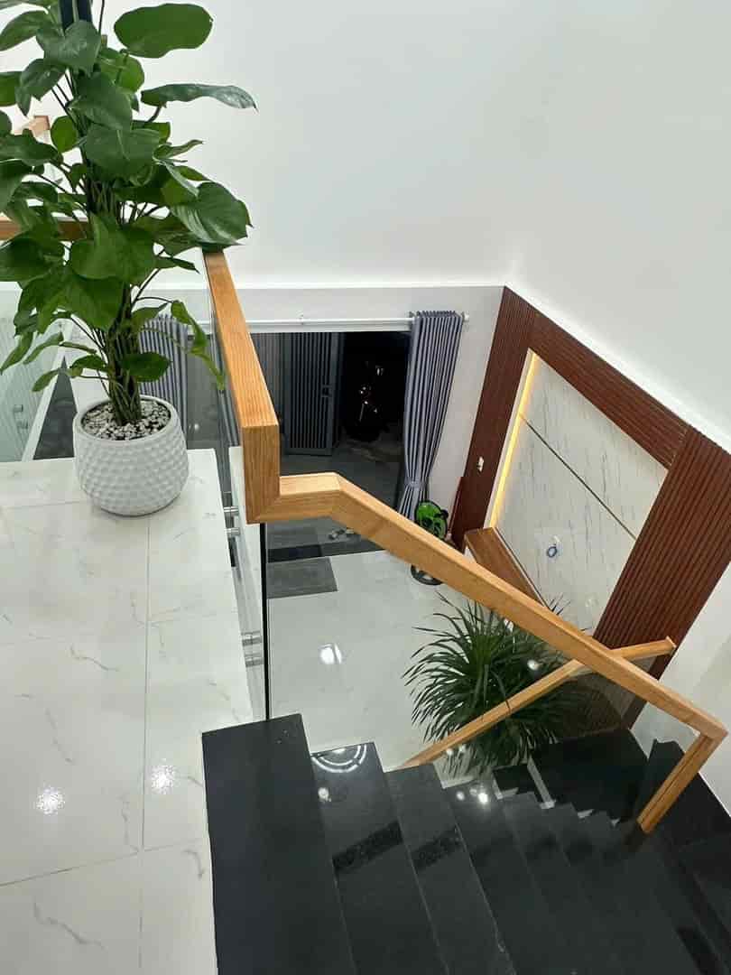 Nhà vip, ở sướng, 70m2, 2 tầng Hoàng Diệu, 2.73 tỷ tl