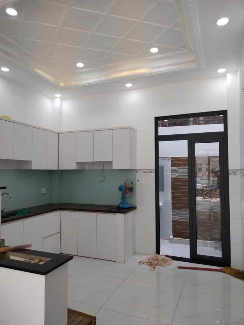 4 tầng mới đẹp 4pn, hẻm 6m thông, gần chợ trường học uỷ ban, 50m2 hoàn công đủ giá 6 tỷ