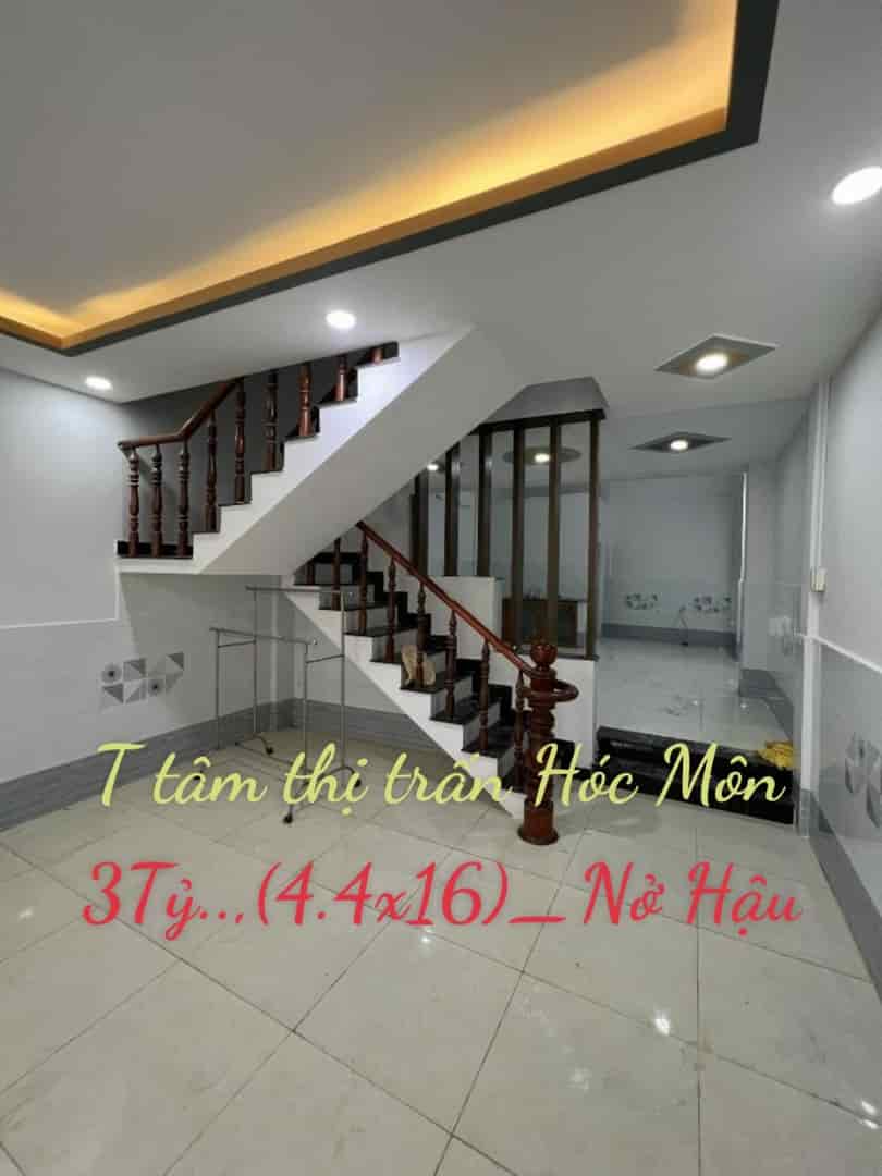 Nhà đẹp trung tâm thị trấn Hóc Môn,  3 tỷxx, (4.4x16), nở hậu, 2 tầng, hẻm ôtô thông