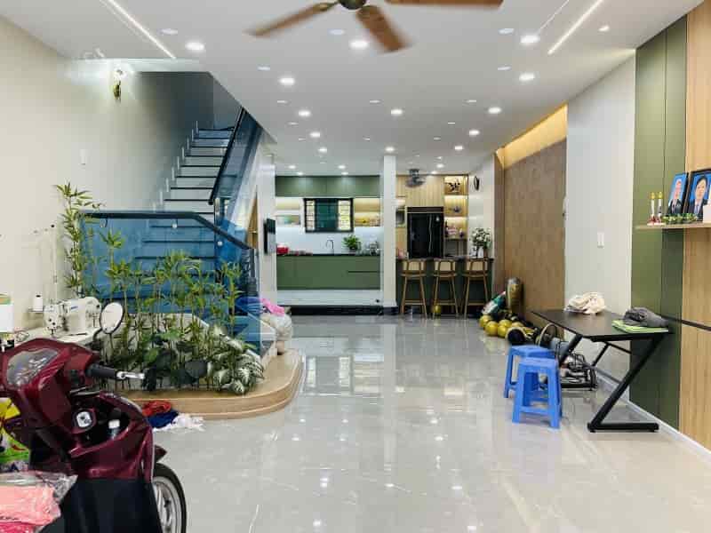 Bán  nhà công viên làng hoa, hẻm nhựa xe tải, 72m2, 3 tầng, nhĩnh 5 tỷ.