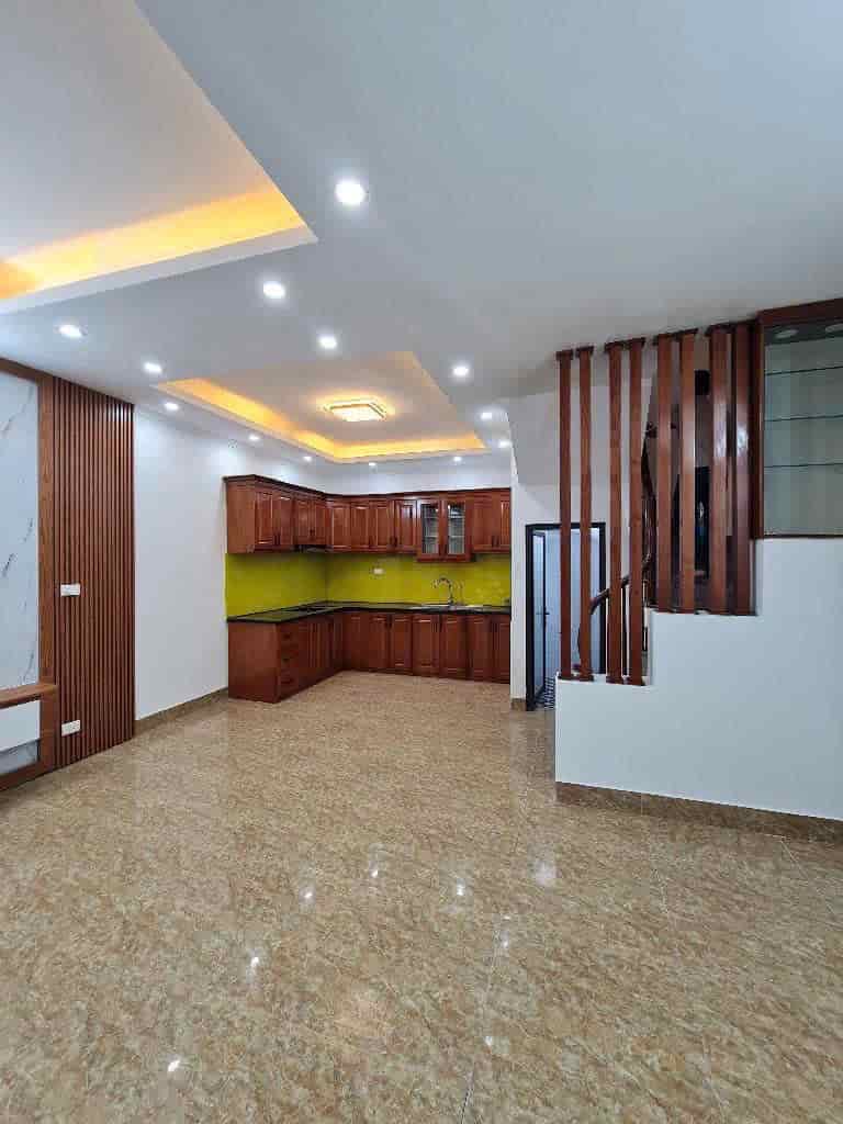 Nhà mới nhỉnh 6 tỷ, TT Thanh Xuân, 1 bước lên ô tô, 40m2, 5 tầng, mặt tiền 5m