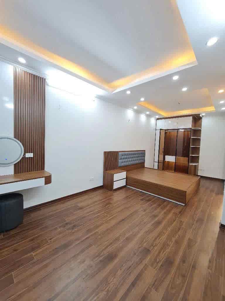 Nhà mới nhỉnh 6 tỷ, TT Thanh Xuân, 1 bước lên ô tô, 40m2, 5 tầng, mặt tiền 5m