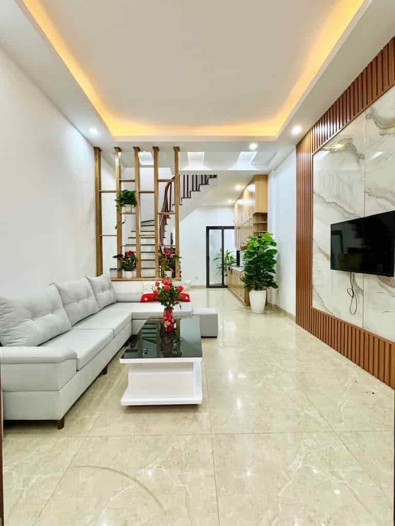 Bán nhà Lê Trọng Tấn Thanh Xuân 40m2 5 tầng 3 phòng ngủ 5.5 tỷ, ô tô đỗ cửa