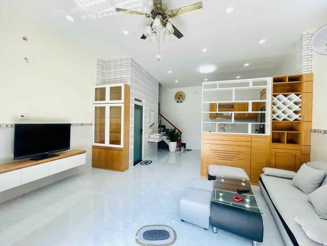 Sang nhà Huỳnh Văn Bánh, Phú Nhuận, 67m2, 1 tỷ 450, SHR