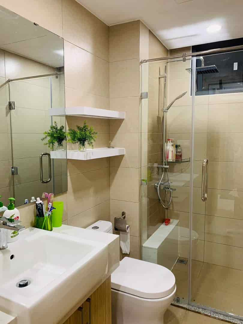 Chính chủ cần bán căn hộ ResGreen Tower, Tân Phú, DT 62m2, 2PN, 2WC, full nội thất, 1 tỷ 550