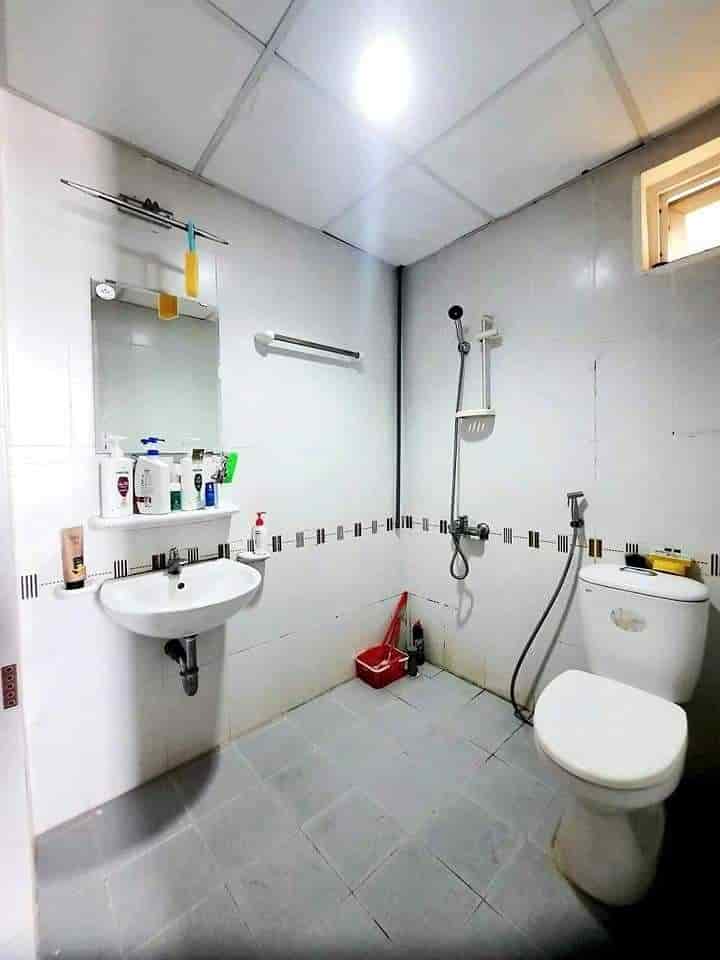 Chính chủ cần bán giá 1 tỷ 650 còn TL CC EhomeS Phú Hữu Q9, 2PN 2WC 70m2, SHR full nội thất