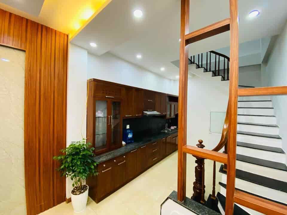 Có nhà cần bán tại phố Khương Trung 30m2 x 5 tầng, 3.8 tỷ, gần trường học Nguyễn Trãi