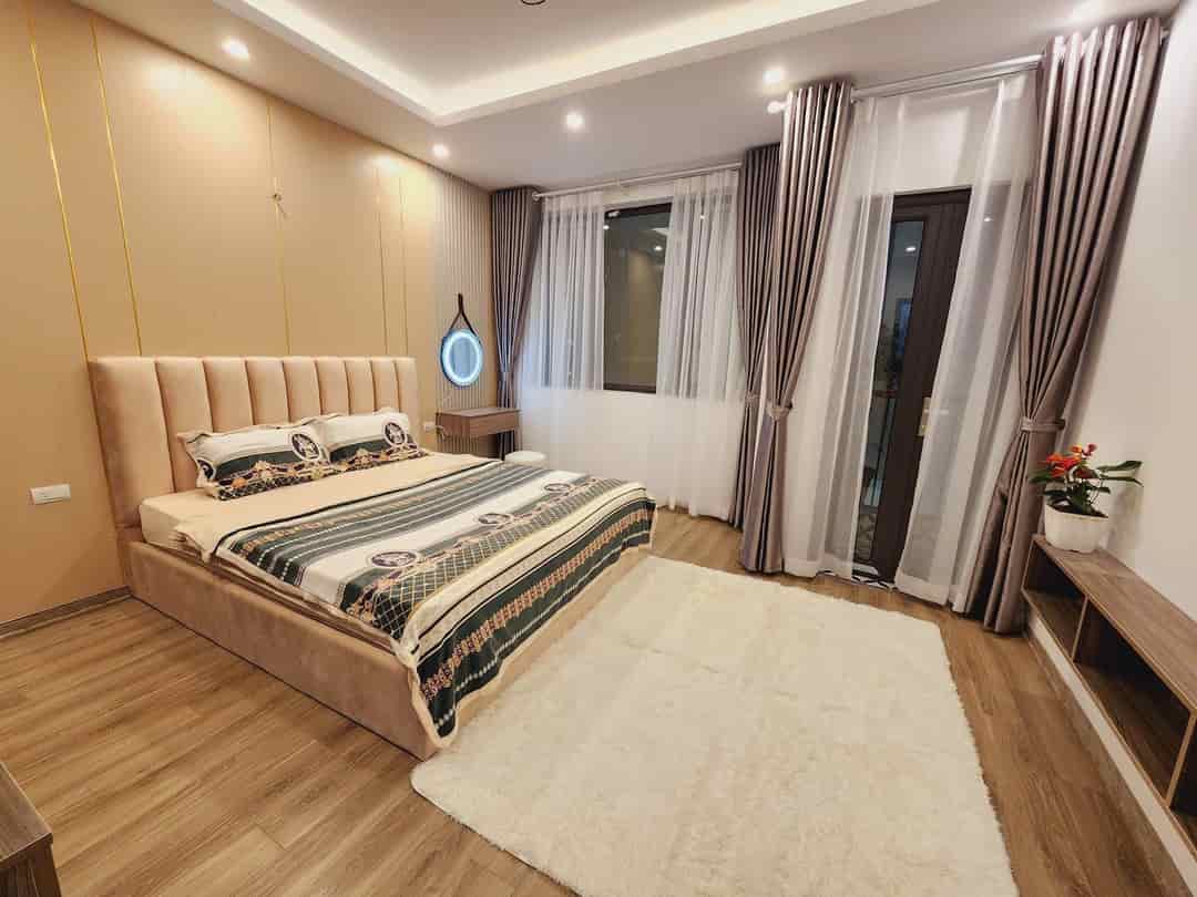 Cần bán nhà quận Thanh Xuân, sát Royal City, dt 35m2 x 4t, chỉ 4.5 tỷ, ngõ nông gần phố